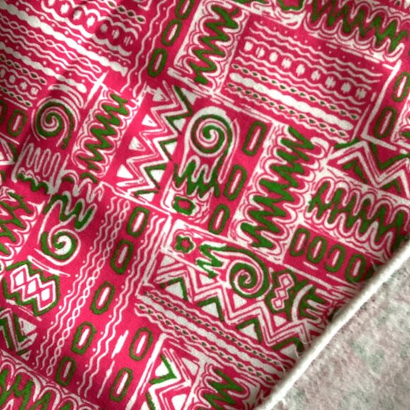1 Piece of Thin Fleece Lined Fabric Material Pink Green Aztek Print Sewing - Picture 3 of 4